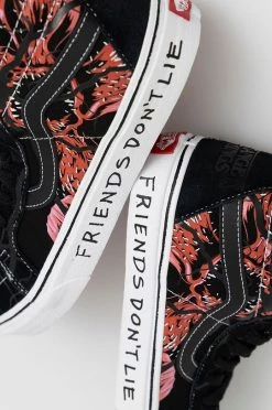 Γυναικεία Ψηλά Πάνινα παπούτσια Vans Sk8-hi Starnger Things μαύρο -Vans Κατάστημα unnamed file 1020